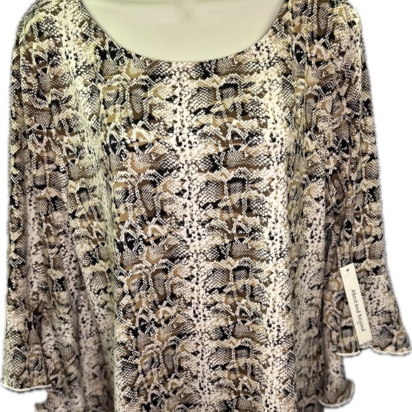 Above and beyond snake print tunic top with sleeve detail NWT size xl - Picture 1 of 5